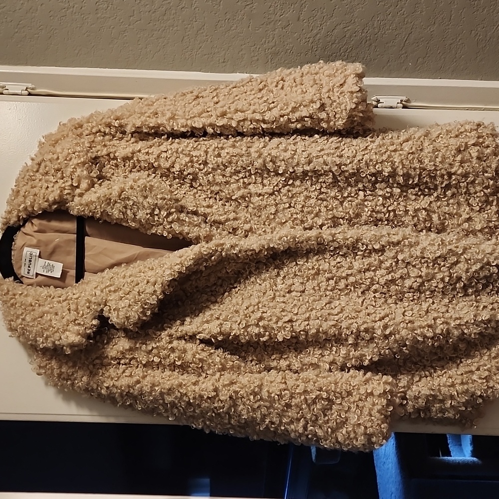 For the Republic faux fur brown/caramel coat size L